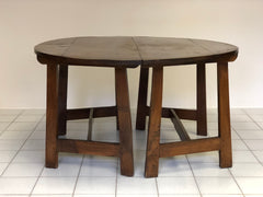 Tavolo in noce circolare scomponibile. Luigi XIV lombardo . XVII secolo