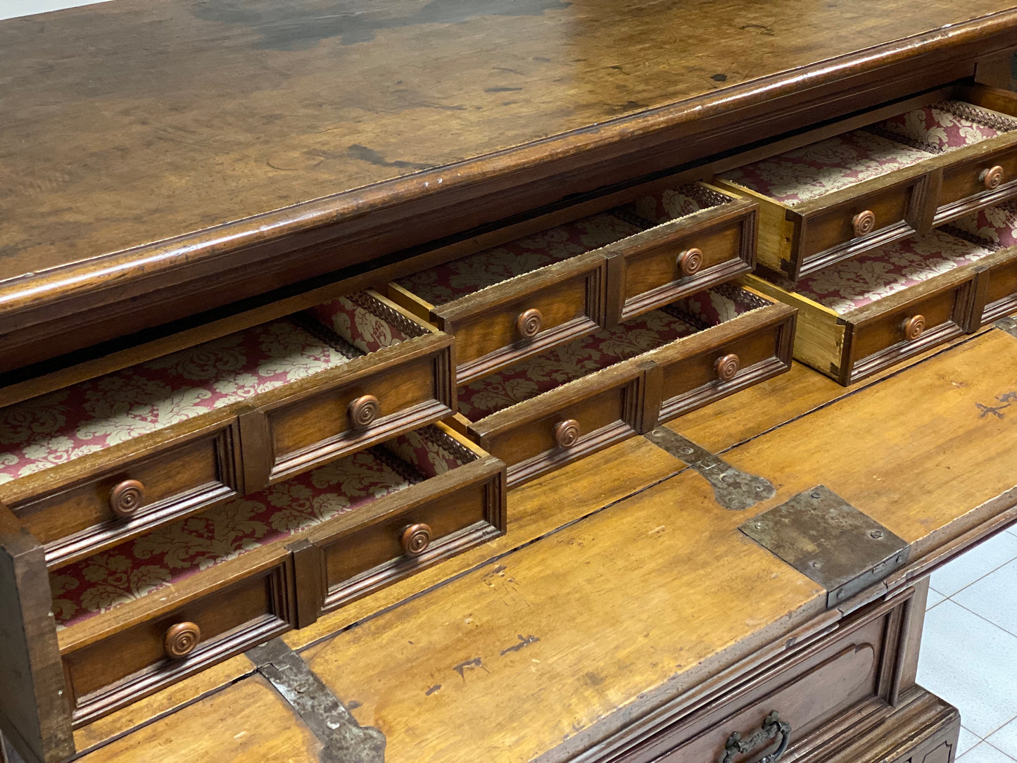 Lombard Brescian cabinet chest of drawers. Louis XIV. 17th century