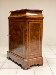 Credenza mobiletto radicato fine XIX secolo