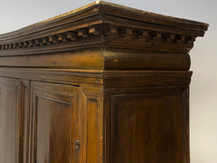 Armadio stipo Luigi XIV Lombardo in noce . XVII secolo