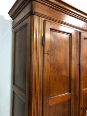 Armadio noce tre porte lombardo Carlo X . Restaurato .