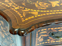 Mobiletto cassettone sagomato . Olanda XVIII secolo