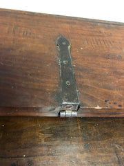 Scrivania San Filippo Luigi XIV noce lombarda . XVII secolo
