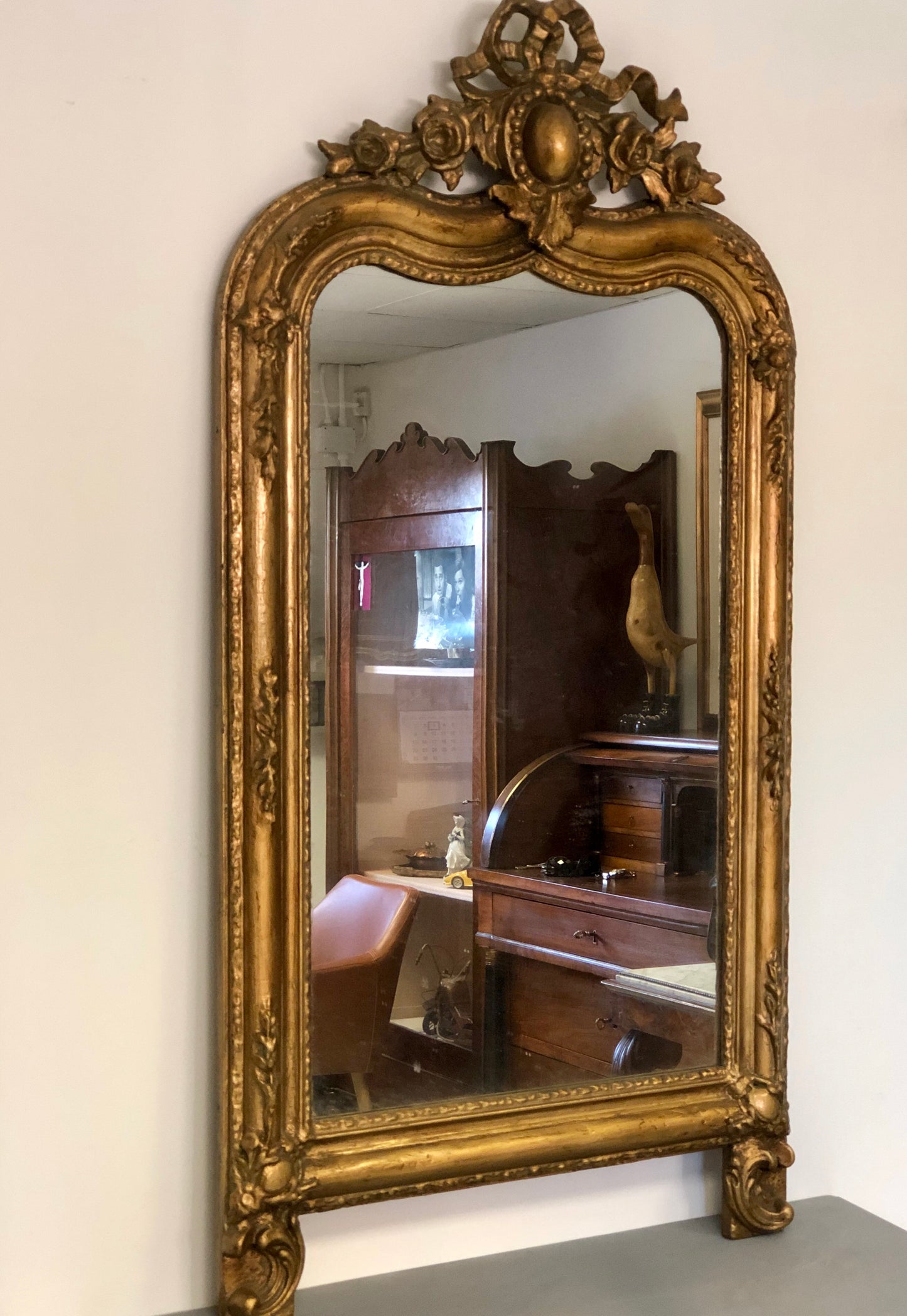 Specchiera in legno intagliato dorato . XIX secolo