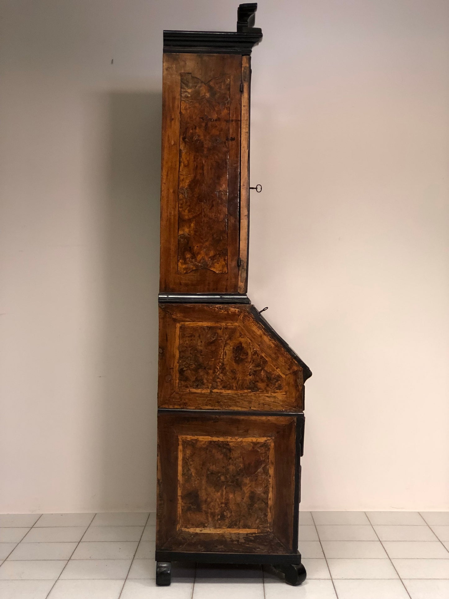 Trumeau moved on the front Lombardy Louis XV root. Early 18th century