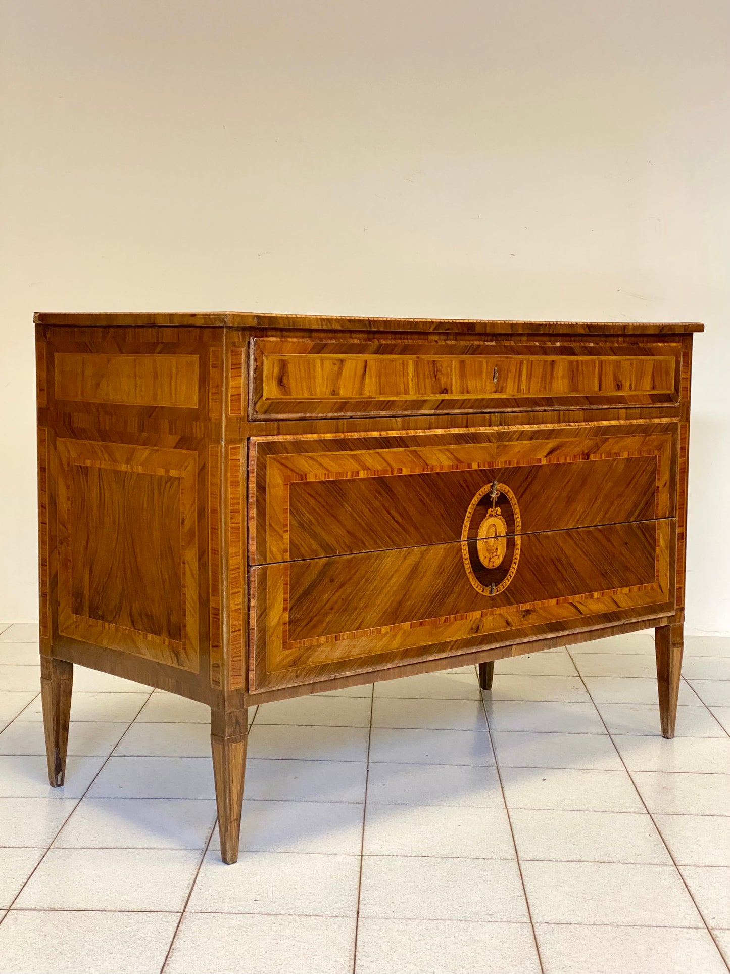 Louis XVI chest of drawers. Lombardy 18th century