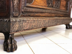 Cassapanca in legno di noce Lombardo - veneta. Fine XVI - inizio XVII secolo