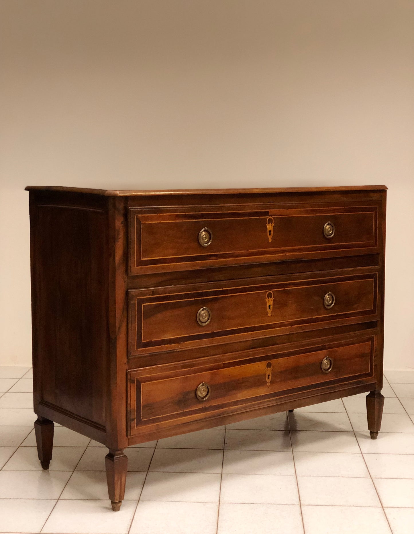 Cassettone lombardo Luigi XVI intarsiato