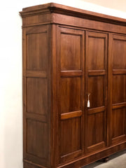 Armadio quattro porte in noce Carlo X lombardo