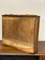 Credenza emiliana in noce. . Modena XVII secolo