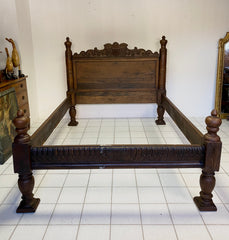 Letto Lombardo in noce Luigi XIV . XVII secolo