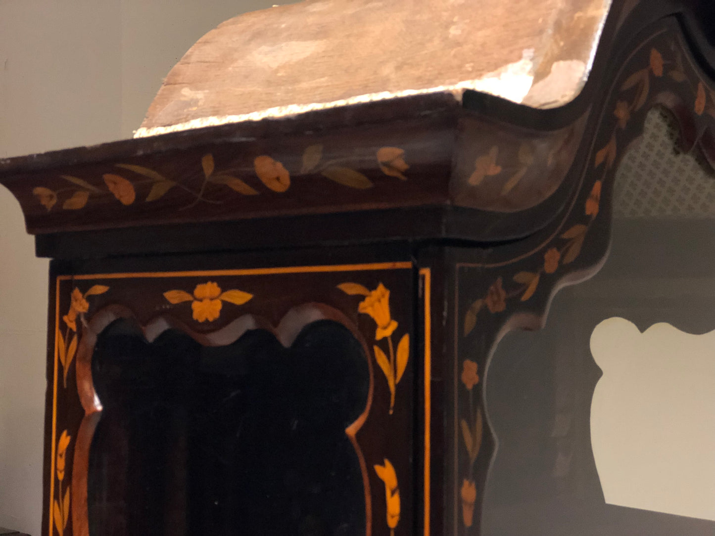 Dutch inlaid trumeau. 18th century