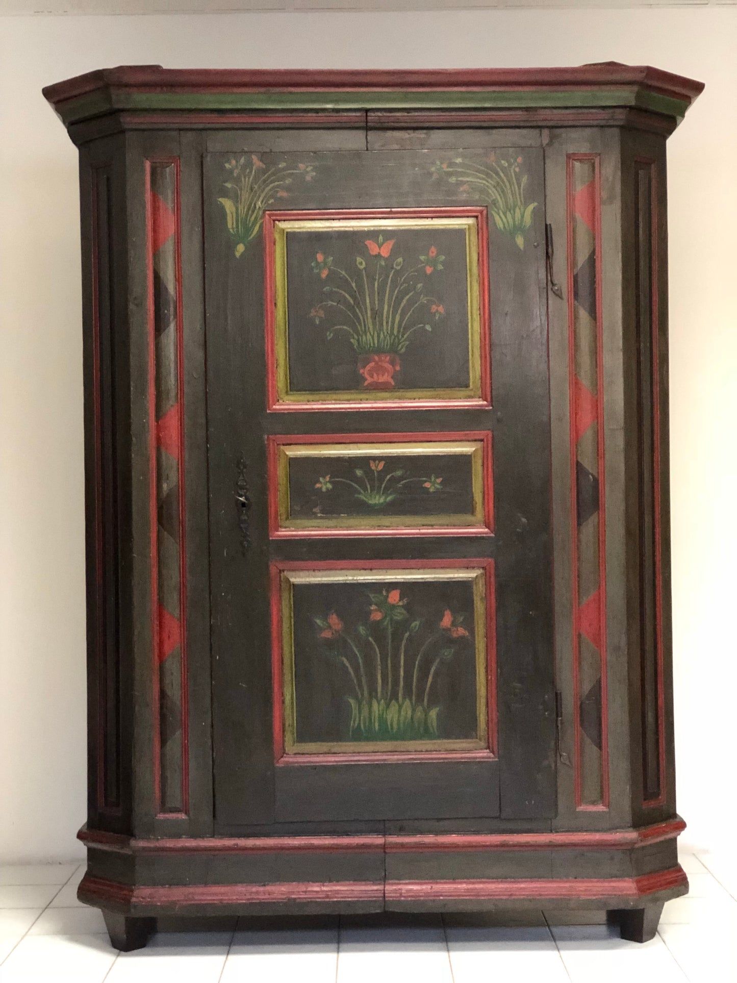 Lacquered and painted corner wardrobe. 18th century