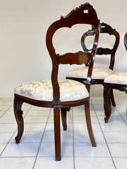 Quattro sedie in noce Luigi Filippo . Restaurate