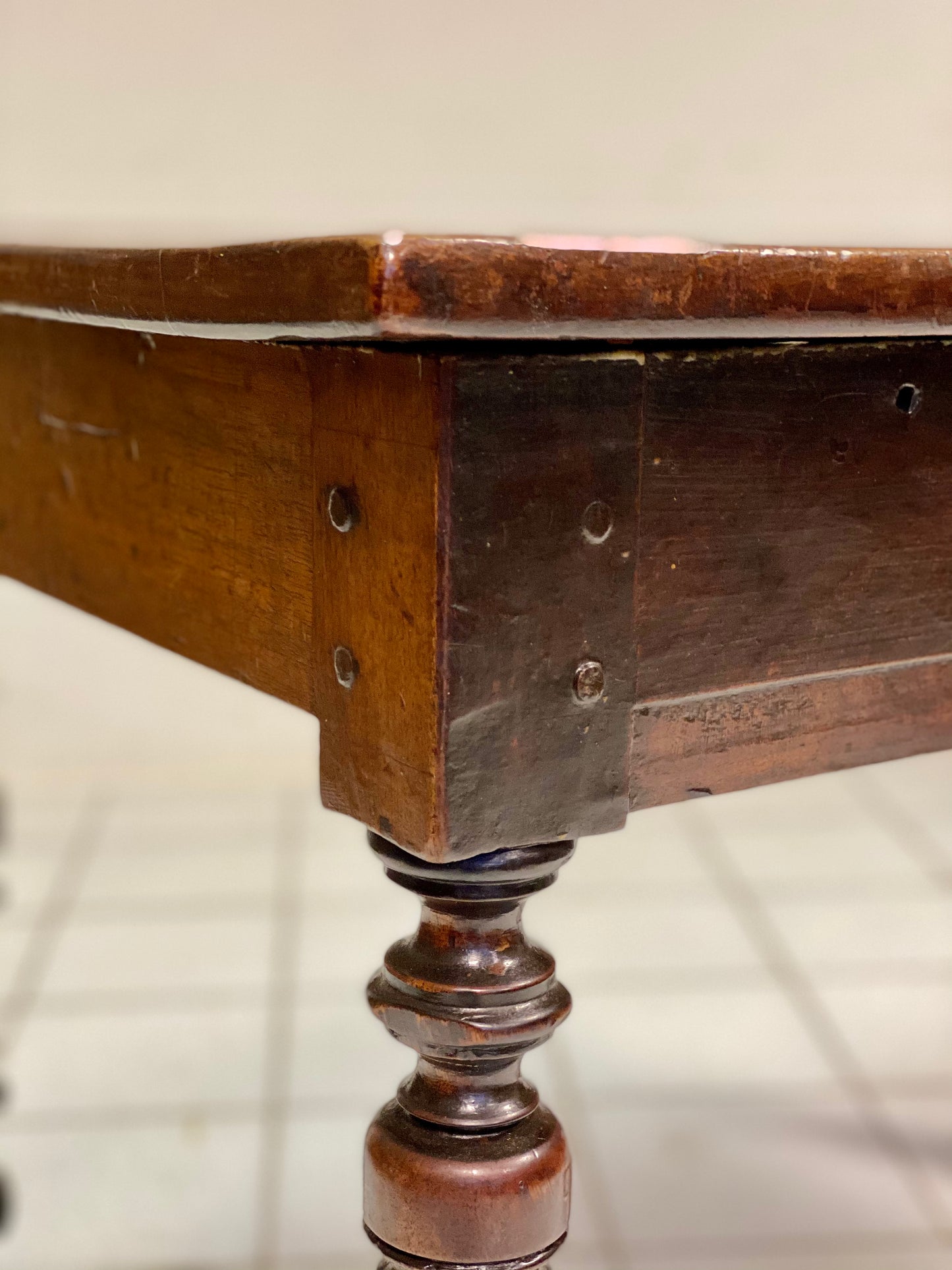 Walnut reel table. Emilia, early 18th century