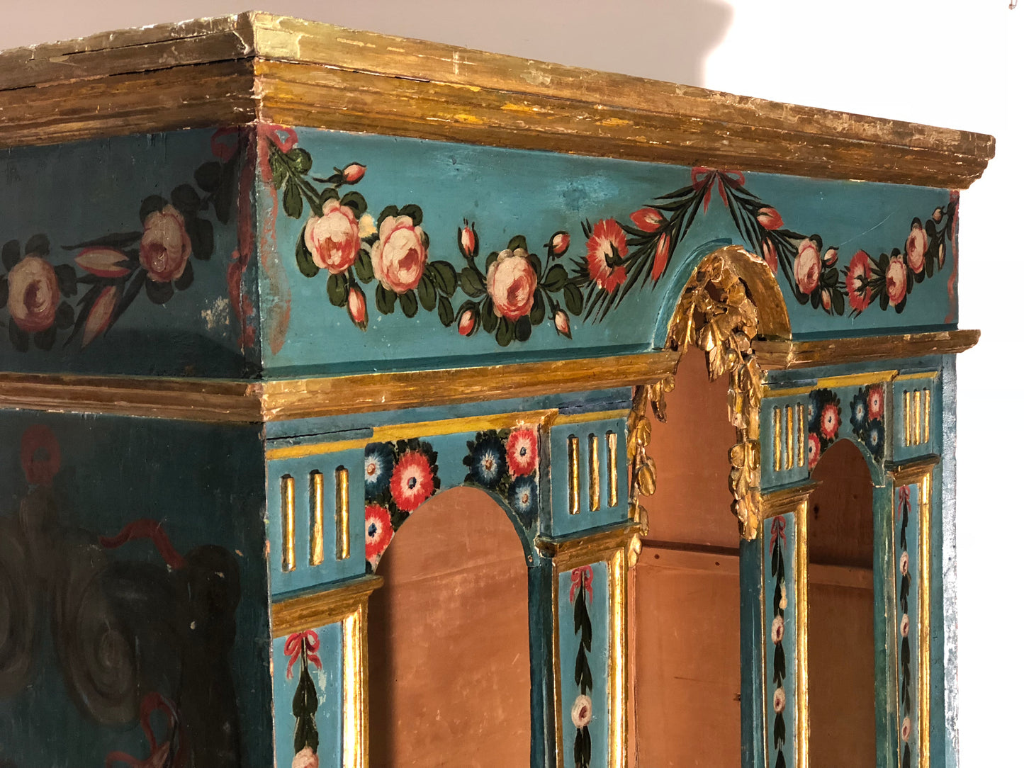 Libreria laccata e dipinta . Marche XVIII secolo