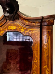 Cantonale olandese lastronato intarsiato . XVIII secolo