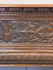 Cassapanca lombarda scolpita . Cremona inizio XVII secolo