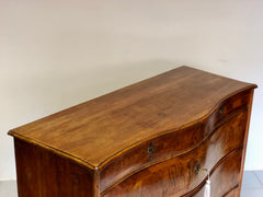 Cassettone lombardo bombato Luigi XV. . XVIII secolo