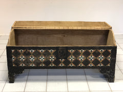Baule con coperchio bombato . Venezia XVIII secolo