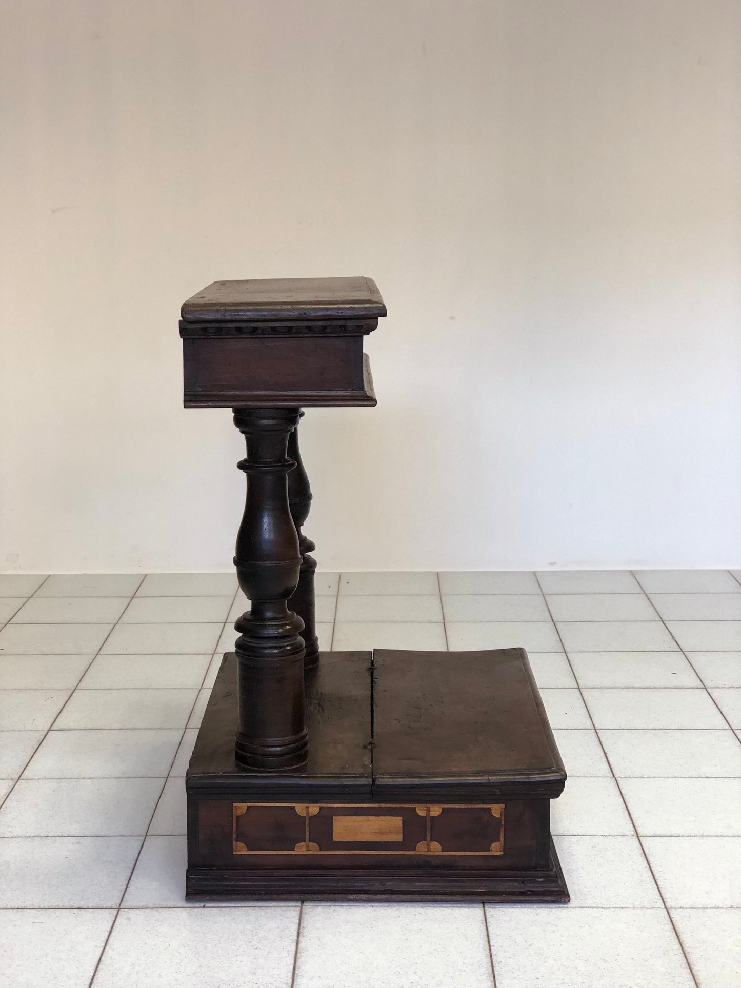 Louis XIV Balustrade Kneeler Emilia Ferrara