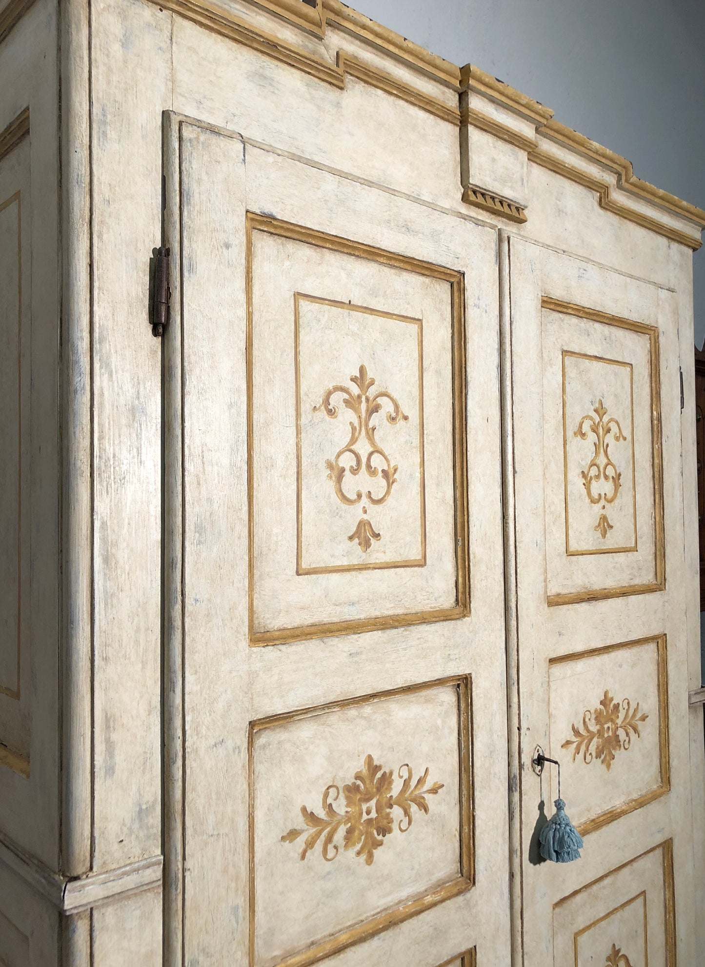 Painted and decorated wardrobe. Piedmont, early 19th century