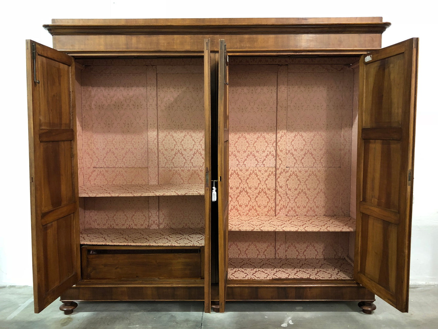 Four-door wardrobe in Lombard Charles X walnut