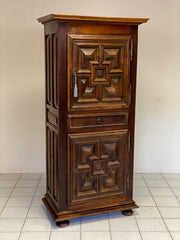 Credenza stipo in noce . XVIII secolo