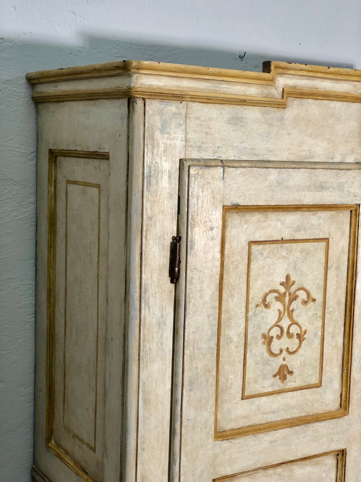 Painted and decorated wardrobe. Piedmont, early 19th century
