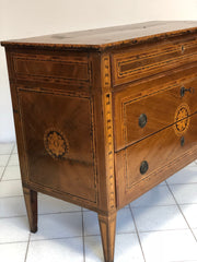 Cassettone Luigi XVI lombardo . XVIII secolo