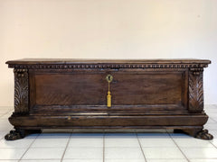 Cassapanca lombarda cremonese . XVII secolo (rare dimensioni )