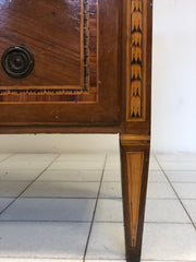 Cassettone Luigi XVI lombardo . XVIII secolo