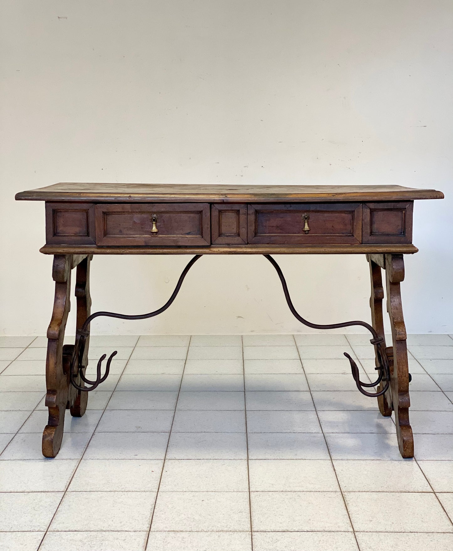 Walnut refectory writing table. Tuscany 18th century