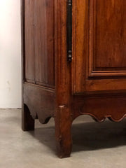 Armadio in noce Luigi XV . XVIII secolo ( restaurato)