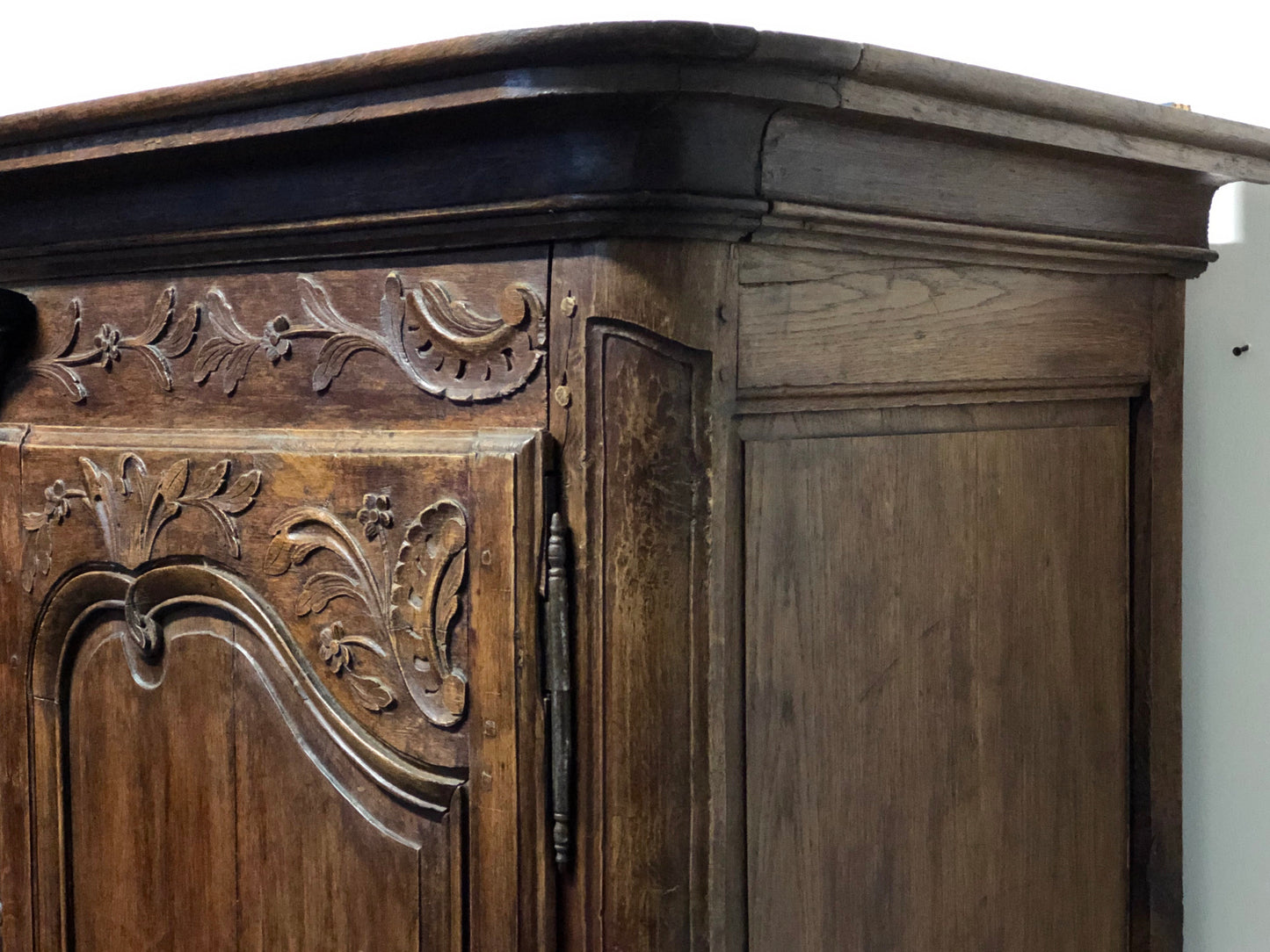 Louis XV carved wardrobe. Early 18th century