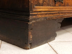 Canterano noce e radica . Modena Reggio . Luigi XIV