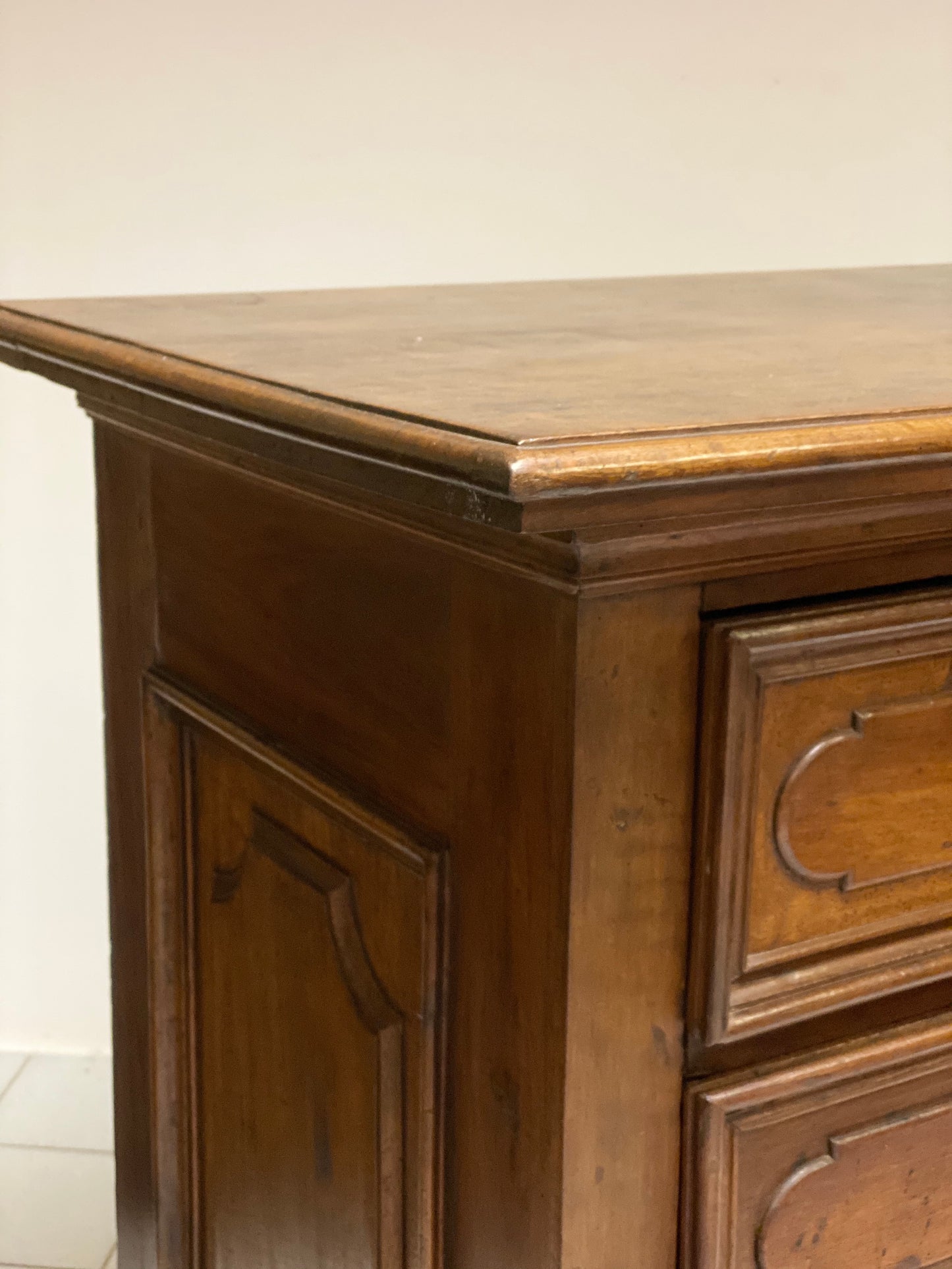 Lombard Brescian cabinet chest of drawers. Louis XIV. 17th century