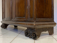 Armadio stipo Luigi XIV Lombardo in noce . XVII secolo