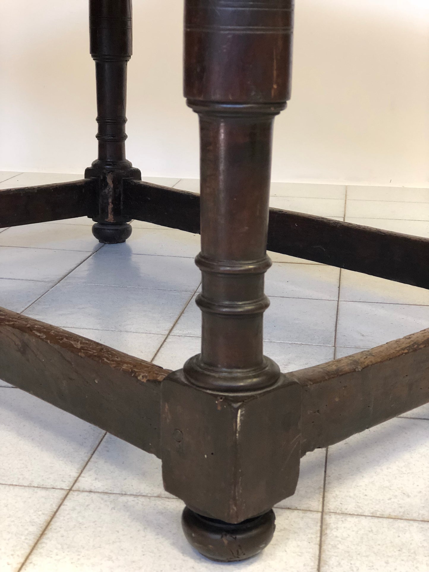 Walnut reel table. Central Italy 16th century