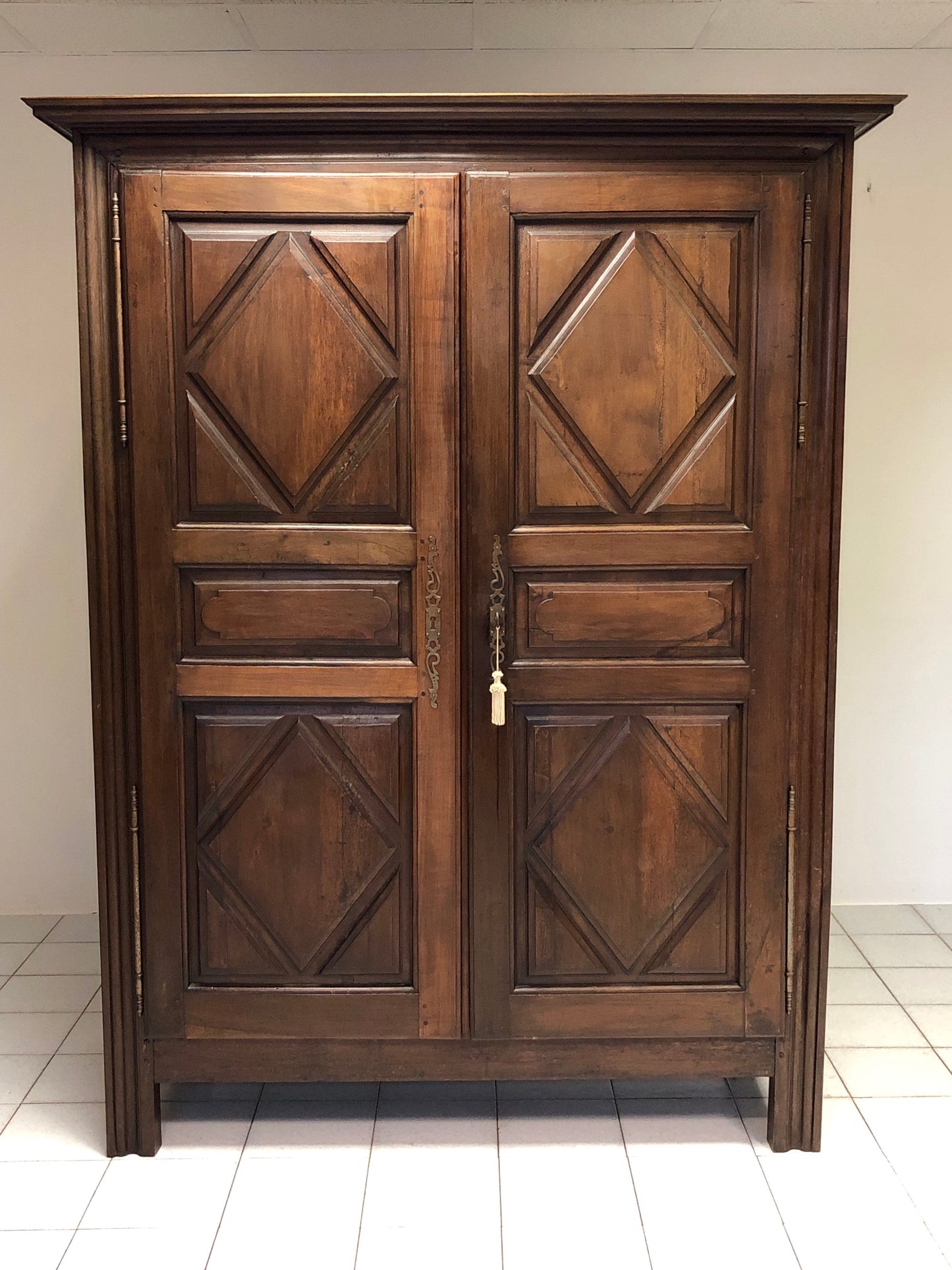 Diamond-point walnut wardrobe. 18th century
