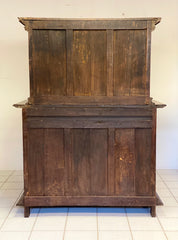 Credenza doppio corpo in noce . XVIII secolo
