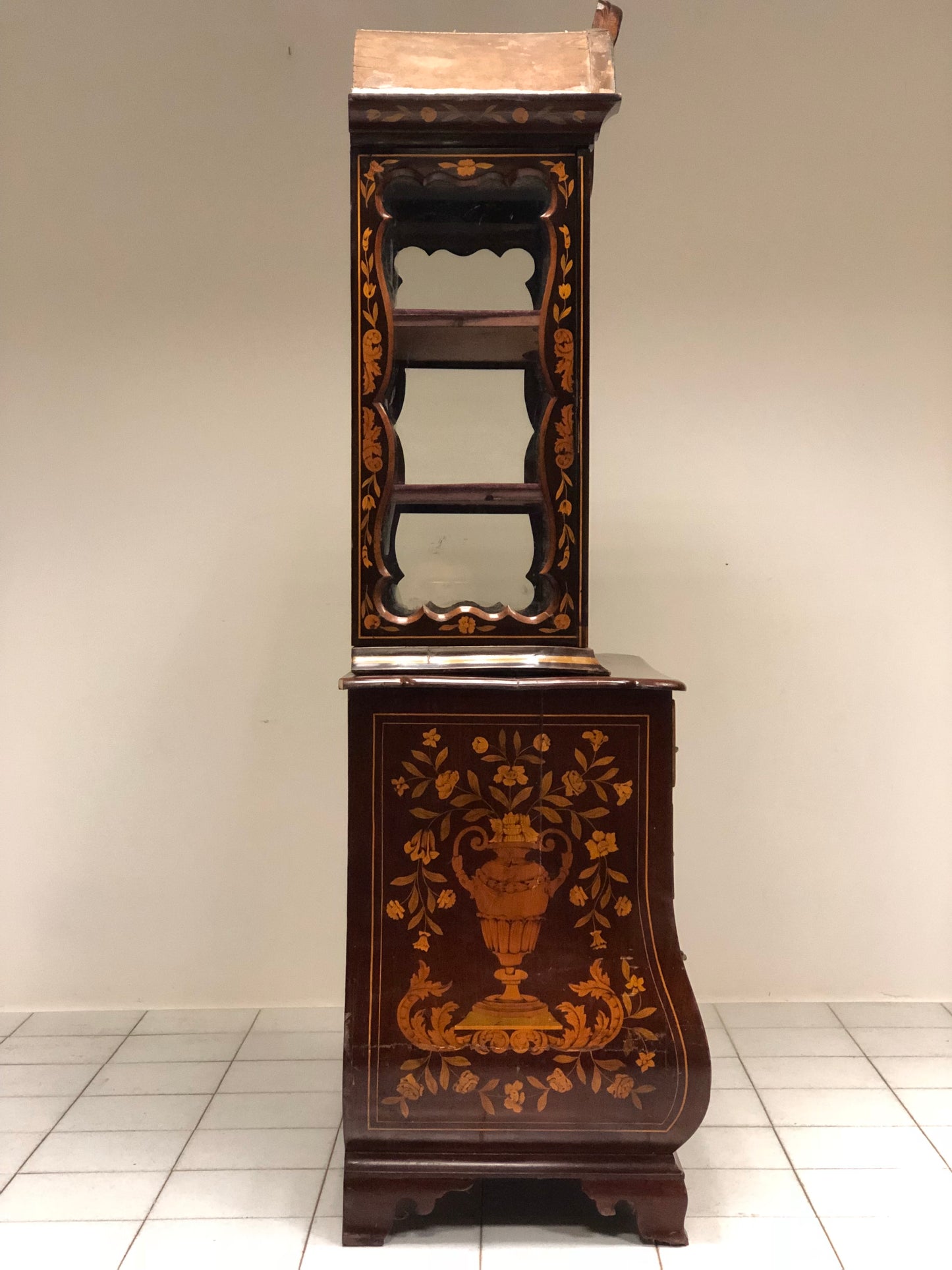 Dutch inlaid trumeau. 18th century