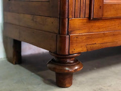 Armadio noce tre porte lombardo Carlo X . Restaurato .