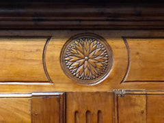Armadio in ciliegio Luigi XV . Restaurato