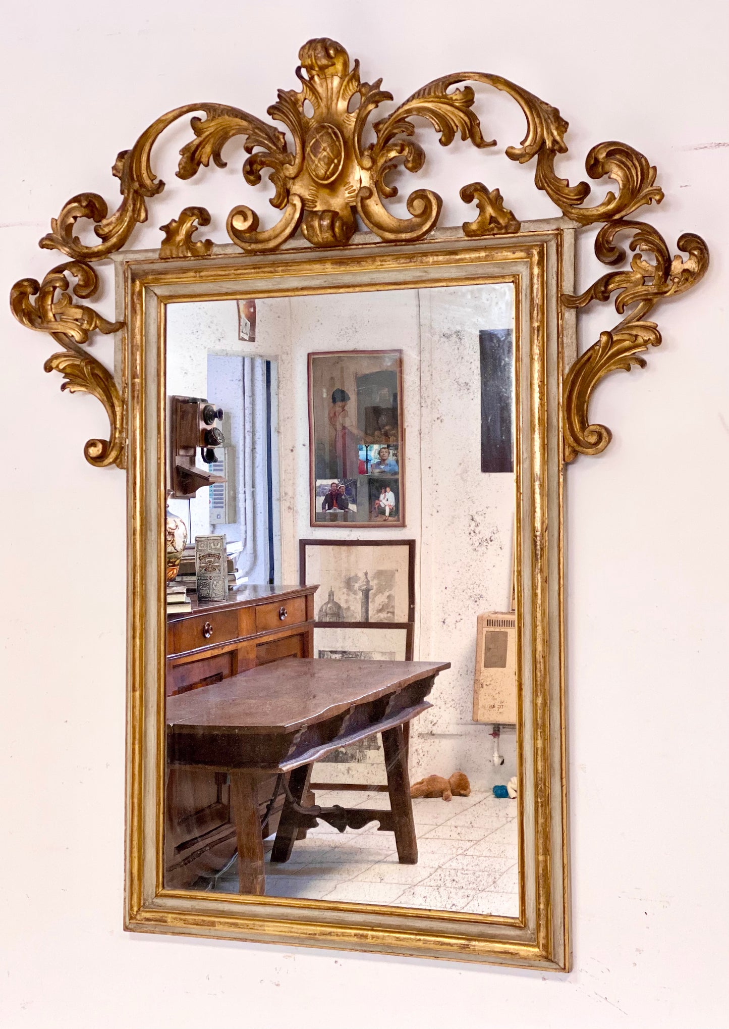 Specchiera veneta legno laccato e dorato . Inizio XIX secolo