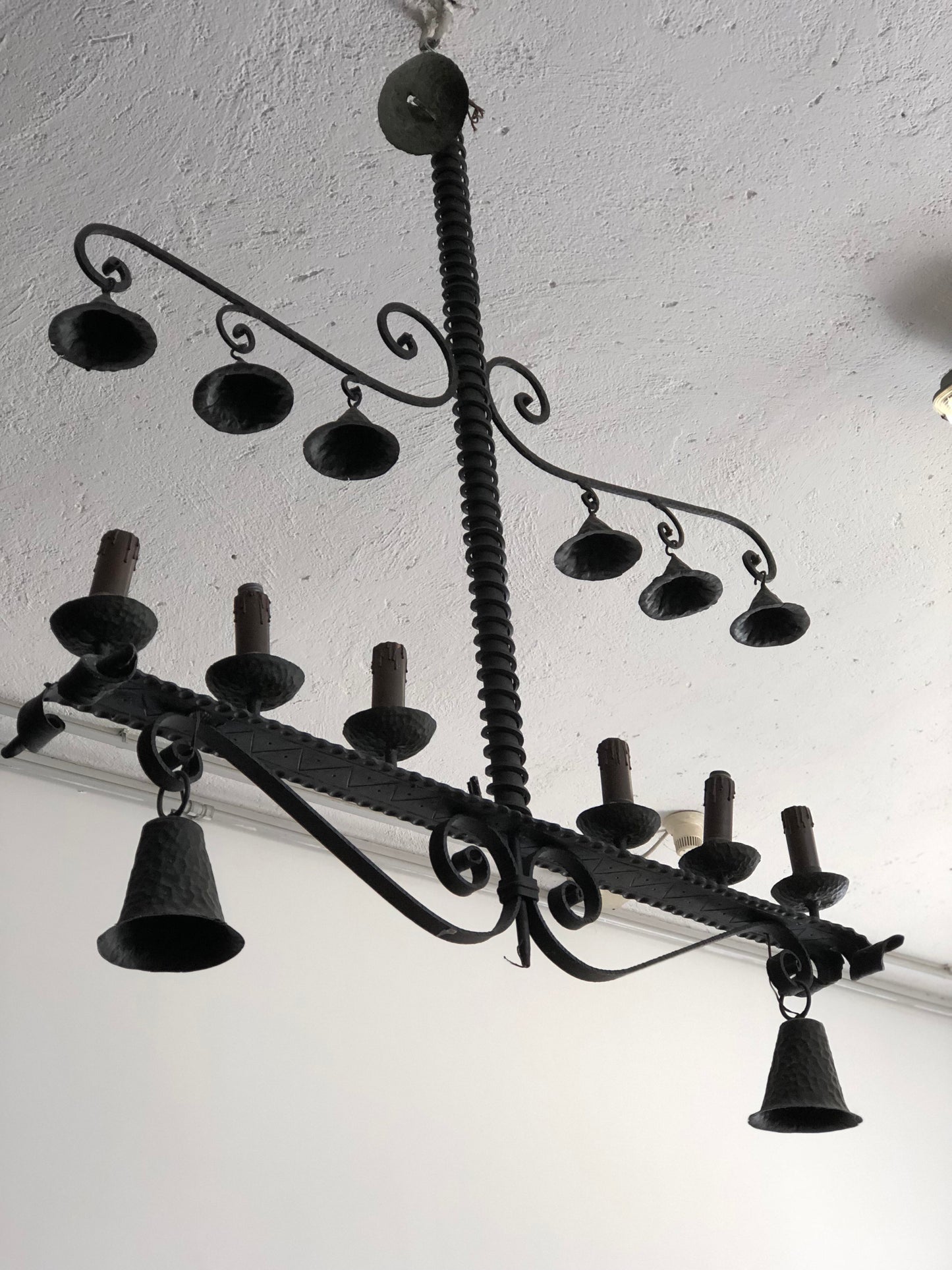 Lampadario in ferro battuto