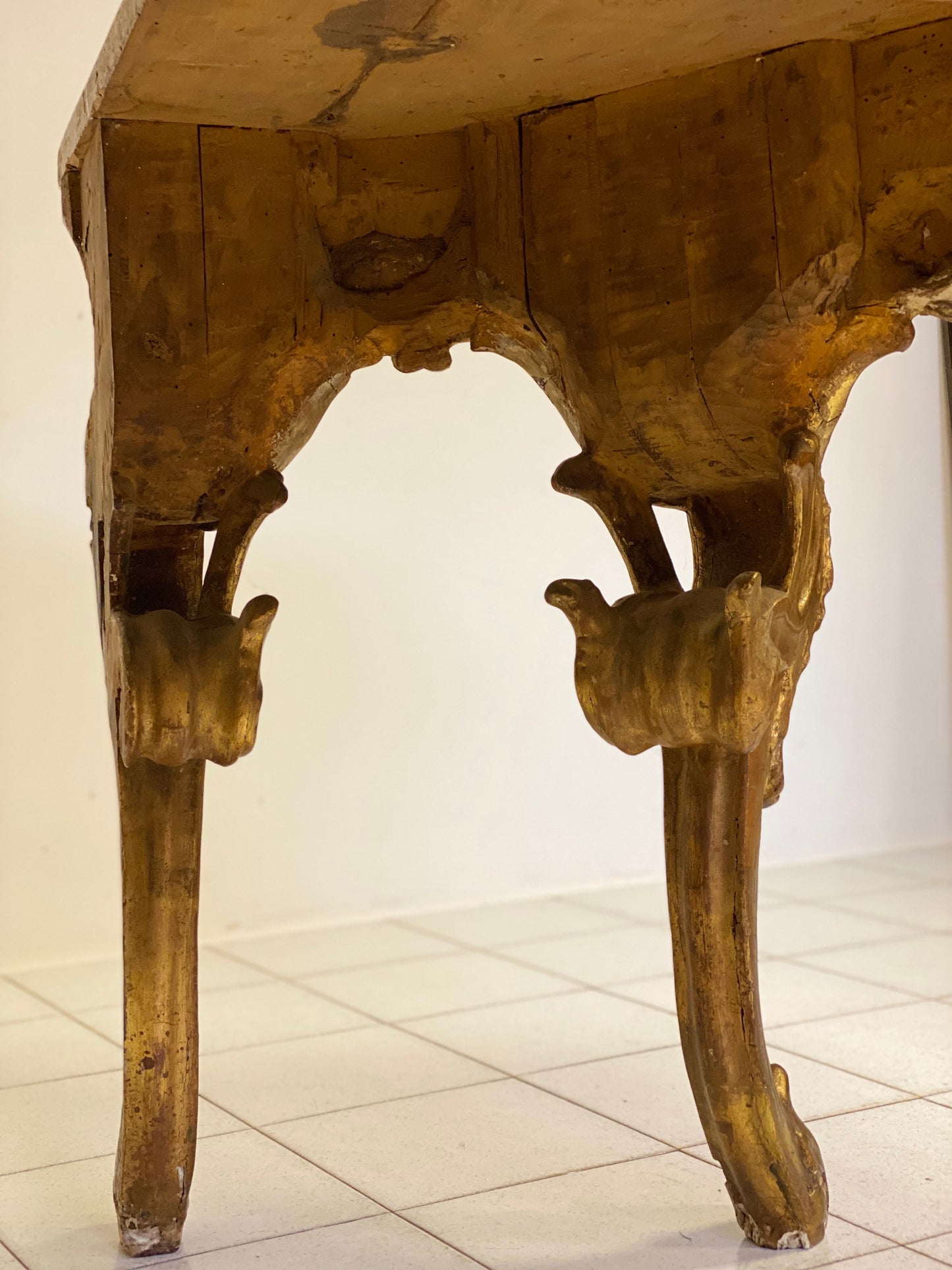 Lombard console Brescia Milan pure gold. Louis XV
