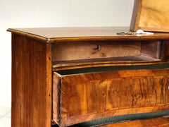 Cassettone lombardo bombato Luigi XV. . XVIII secolo