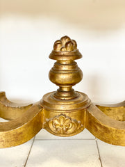 Console lombarda sagomata in legno intagliato e dorato. XIX secolo