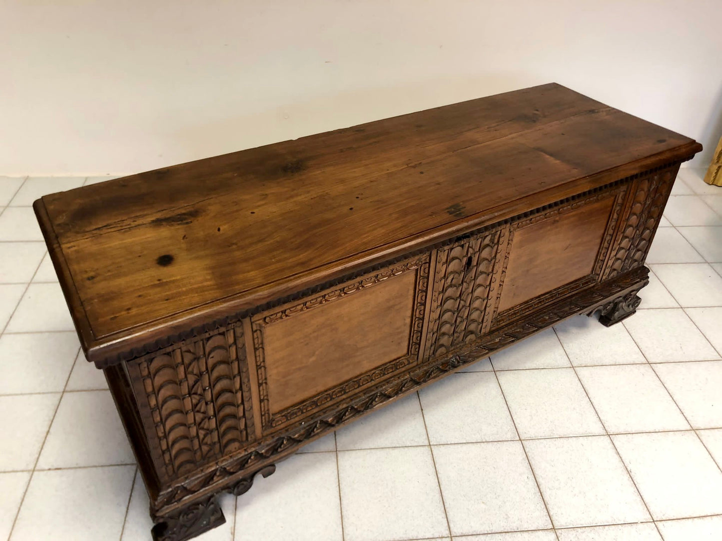 Carved walnut chest. Lombardy Piedmont 17th century